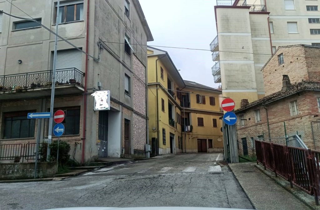 “Invertire il senso di marcia”, il candidato Leoni sul cantiere di Borgo Nuovo a Monte Urano