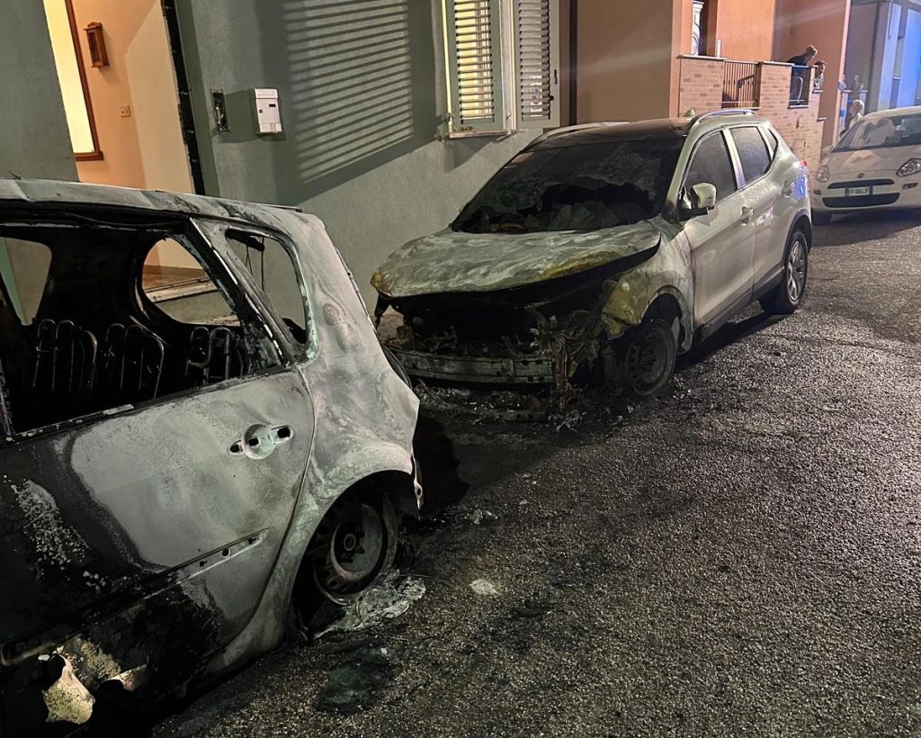 Tentato furto in un calzaturificio di Montegranaro, un arresto e auto in fiamme