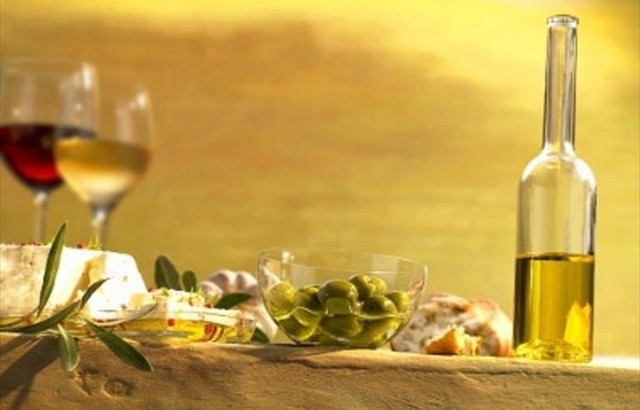 Regione Marche approva bandi da 2,5 milioni per sviluppare il turismo del vino e dell’olio