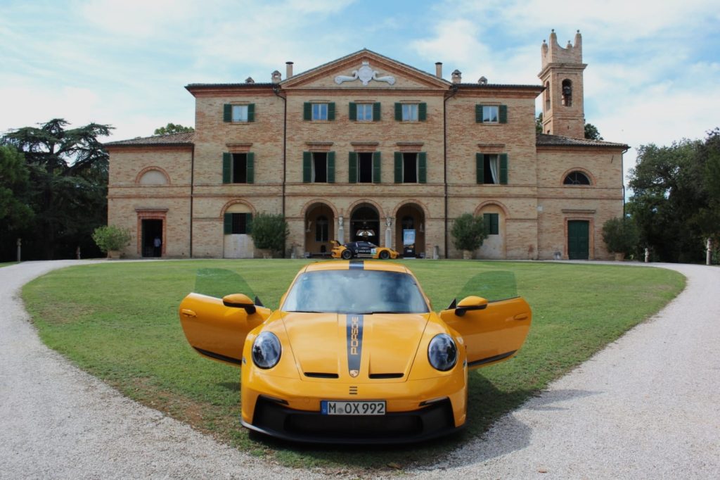 50 Porsche accolte in raduno a Filottrano, aperti i cancelli delle ville Spada-Lavinj e Centofinestre