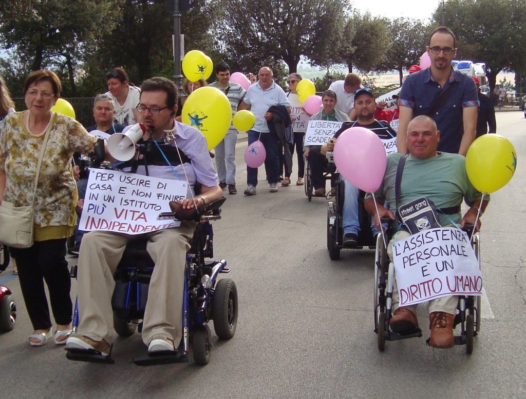 “Non più una vita di opportunità negate”, la protesta dei disabili AVI alla Regione Marche