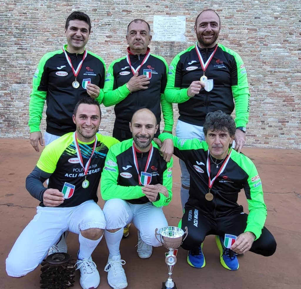 Acli Macerata neo campioni di palla al bracciale