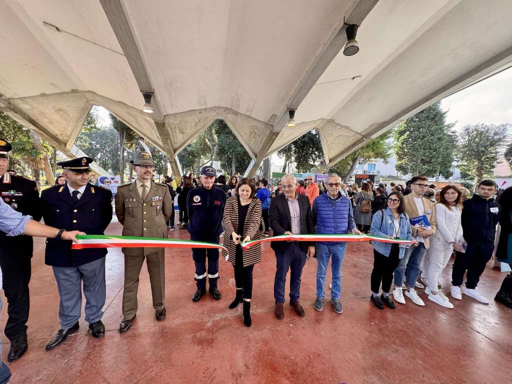 Illumina il tuo futuro, fra l’orientamento scolastico a Civitanova anche le forze armate