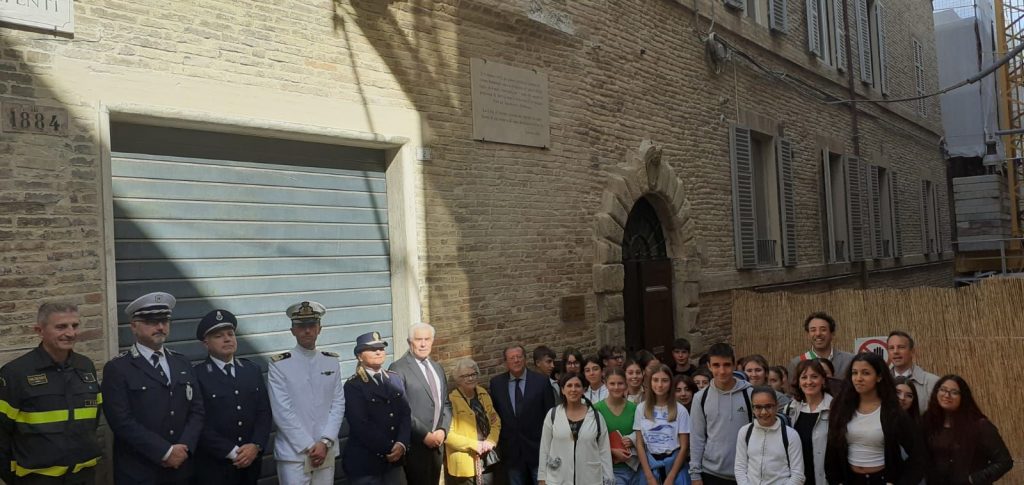 Fermo ricorda Grete Schattner, toccante cerimonia in via Perpenti