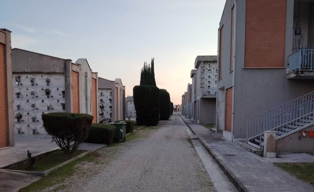 Decoro e ampliamenti nei cimiteri di Fermo e Torre di Palme