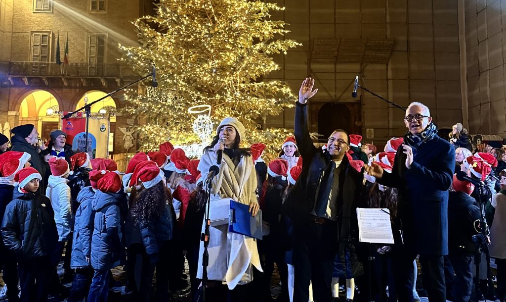 Civitanova Alta brilla con presepi artistici e gospel per la festa dell’Immacolata. Casa di Babbo Natale al Varco sul Mare