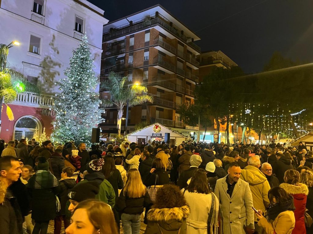 Befane acrobati e concerto in piazza chiudono i 37 giorni di festività a Porto San Giorgio