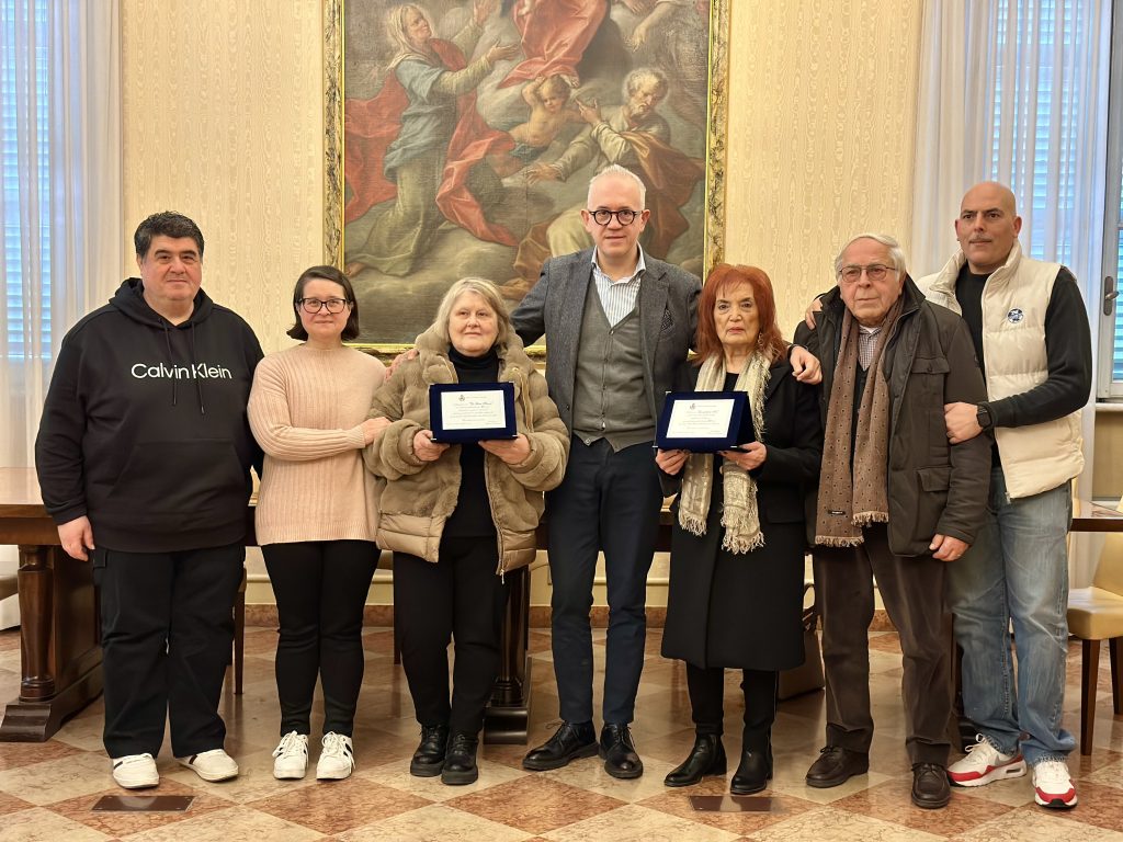 Civitanova omaggia le attività storiche Lavanderia Ave e Pasticceria di Saint’Honoré