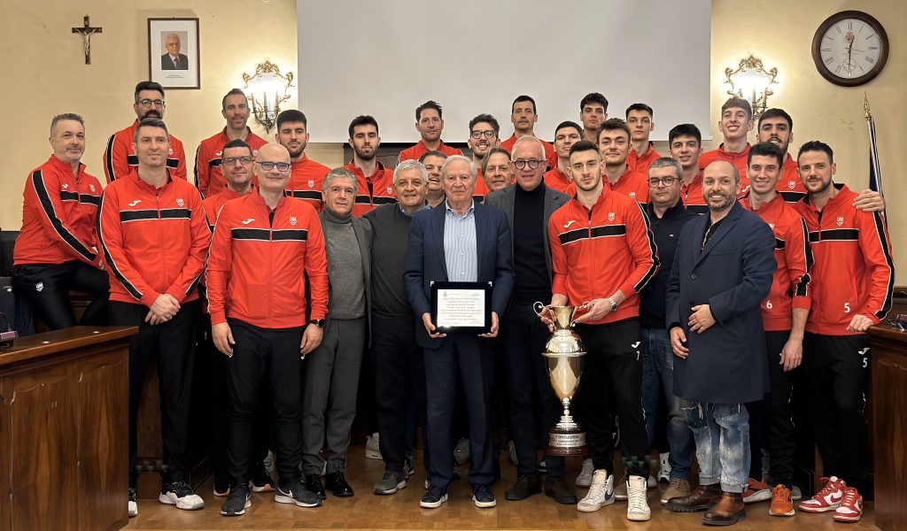 “Alla Lube Volley Civitanova orgoglio della città” targa consegnata in Municipio per la vittoria dell’8^ Coppa Italia